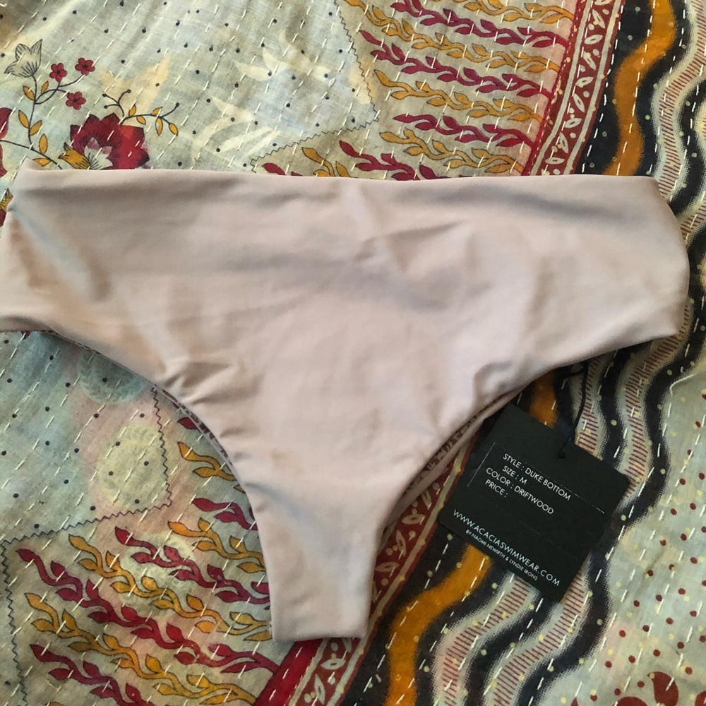 Acacia bottom